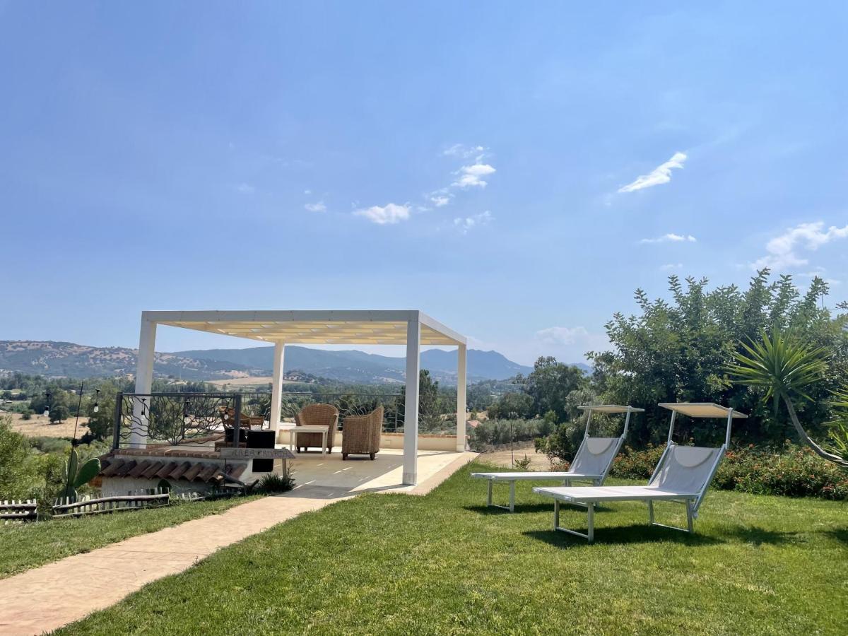Hotel Essenza Di Mirto La Caletta Luaran gambar