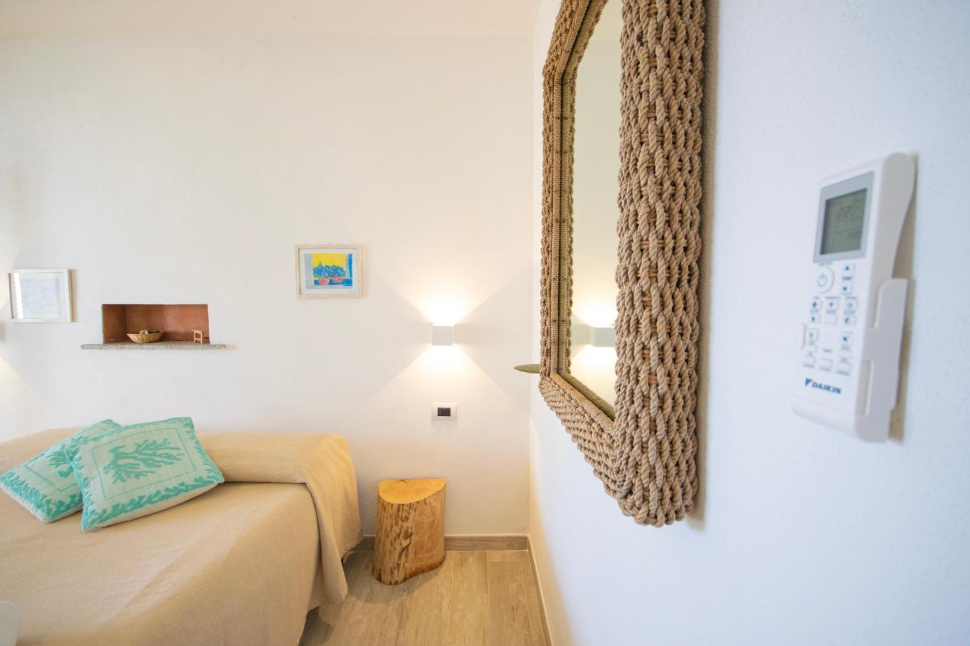 Hotel Essenza Di Mirto La Caletta Luaran gambar