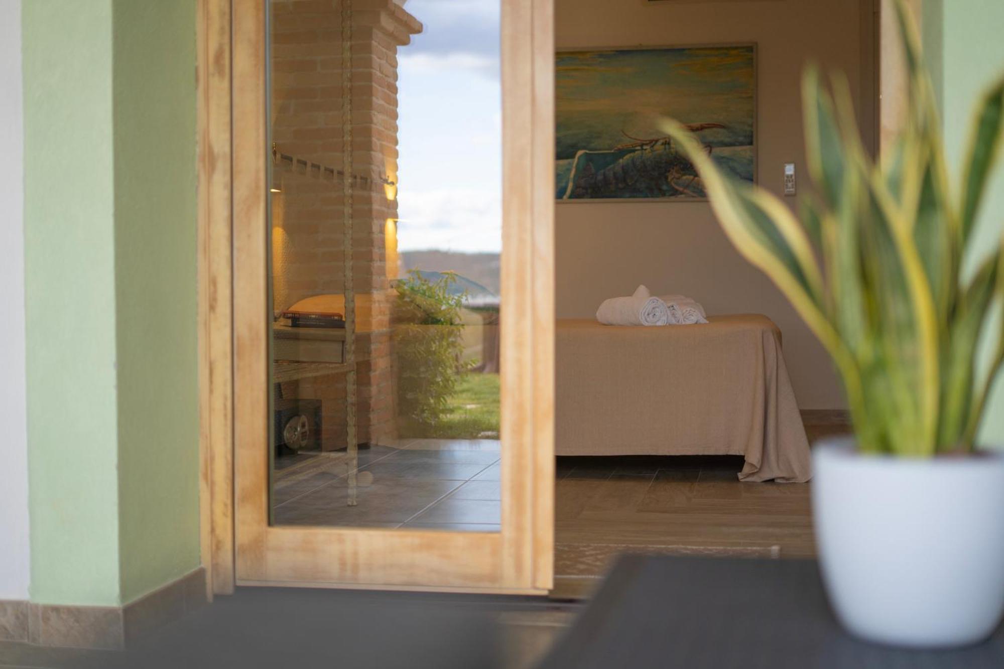 Hotel Essenza Di Mirto La Caletta Luaran gambar