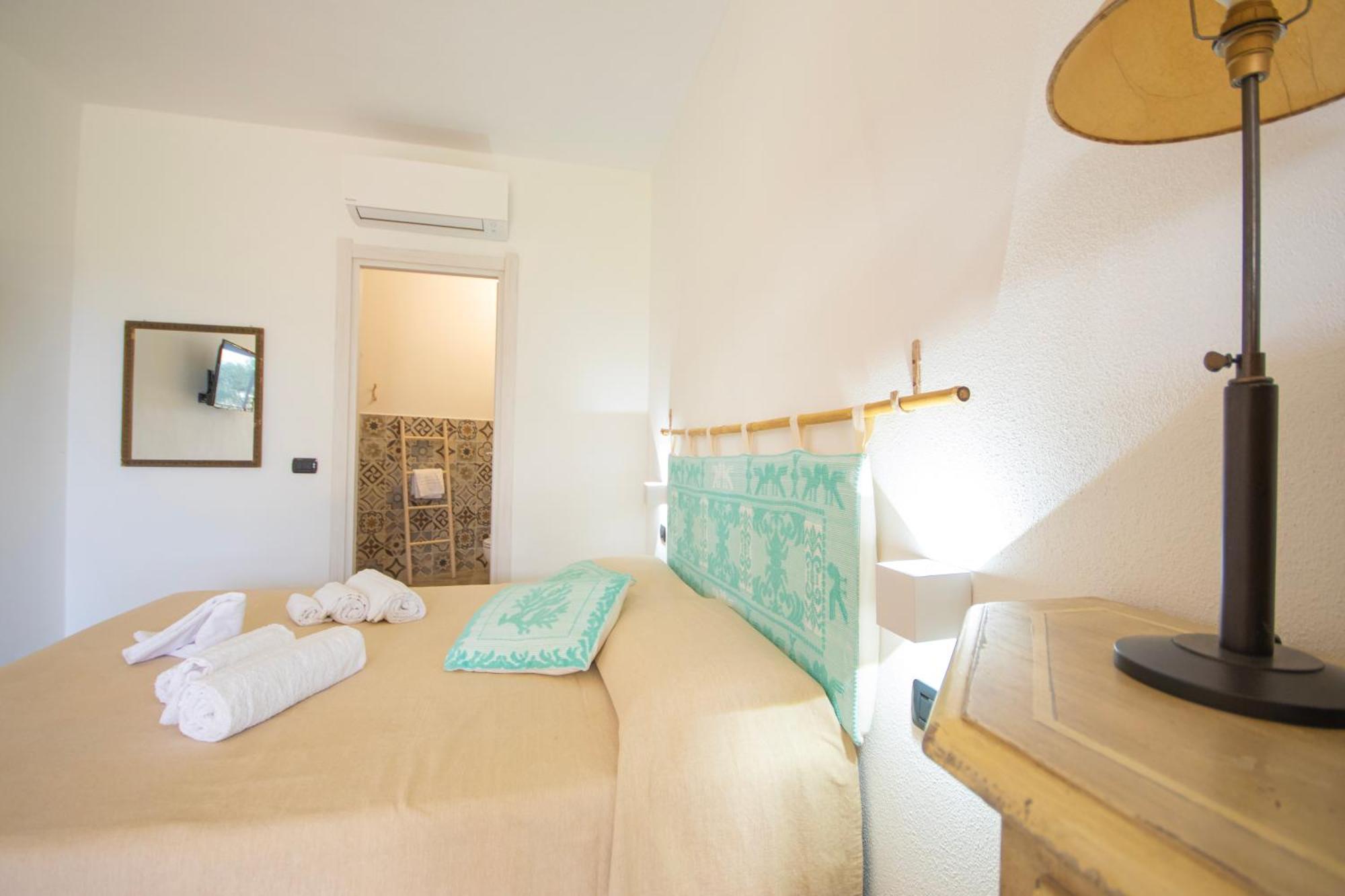 Hotel Essenza Di Mirto La Caletta Luaran gambar