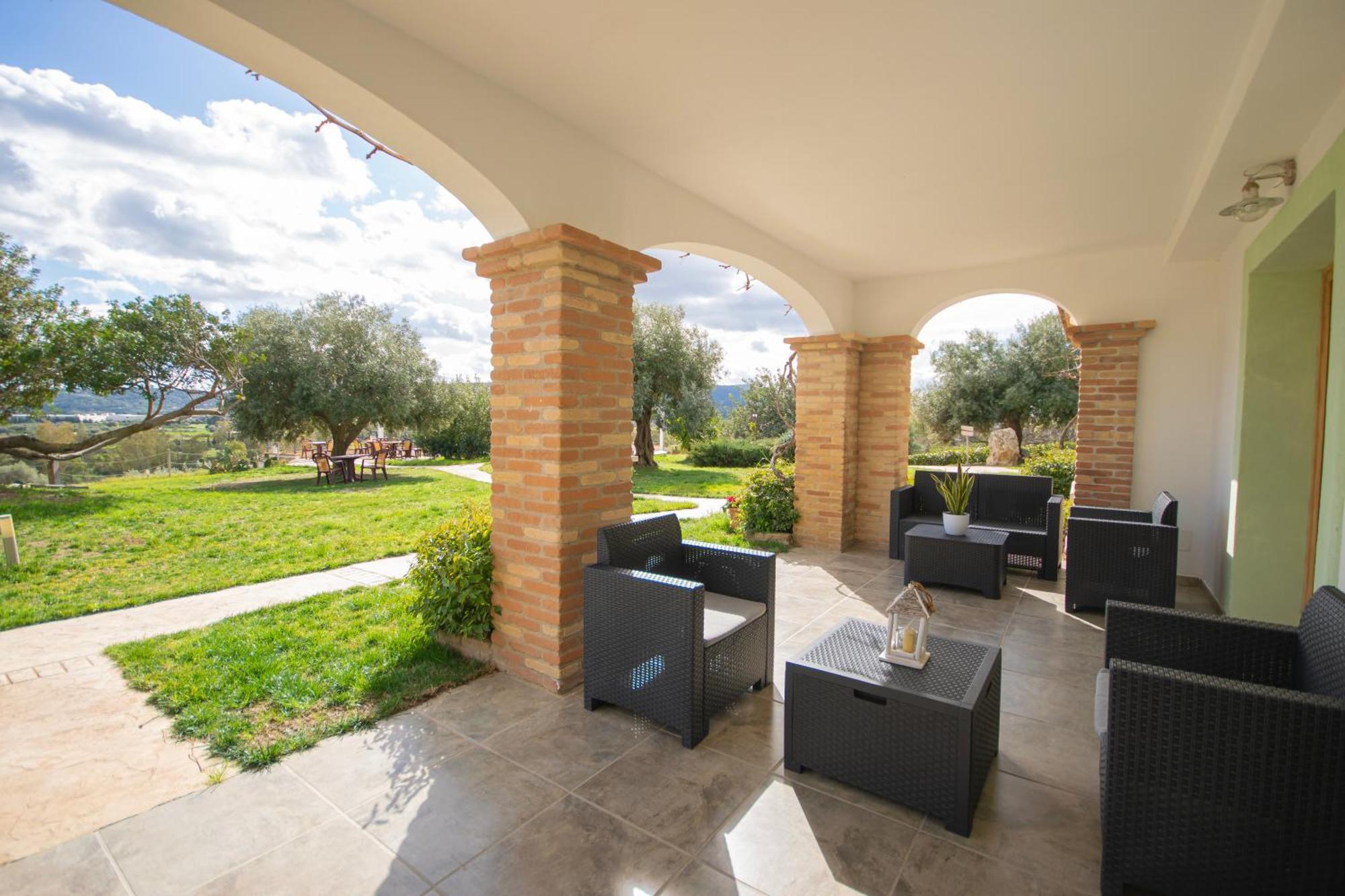 Hotel Essenza Di Mirto La Caletta Bilik gambar