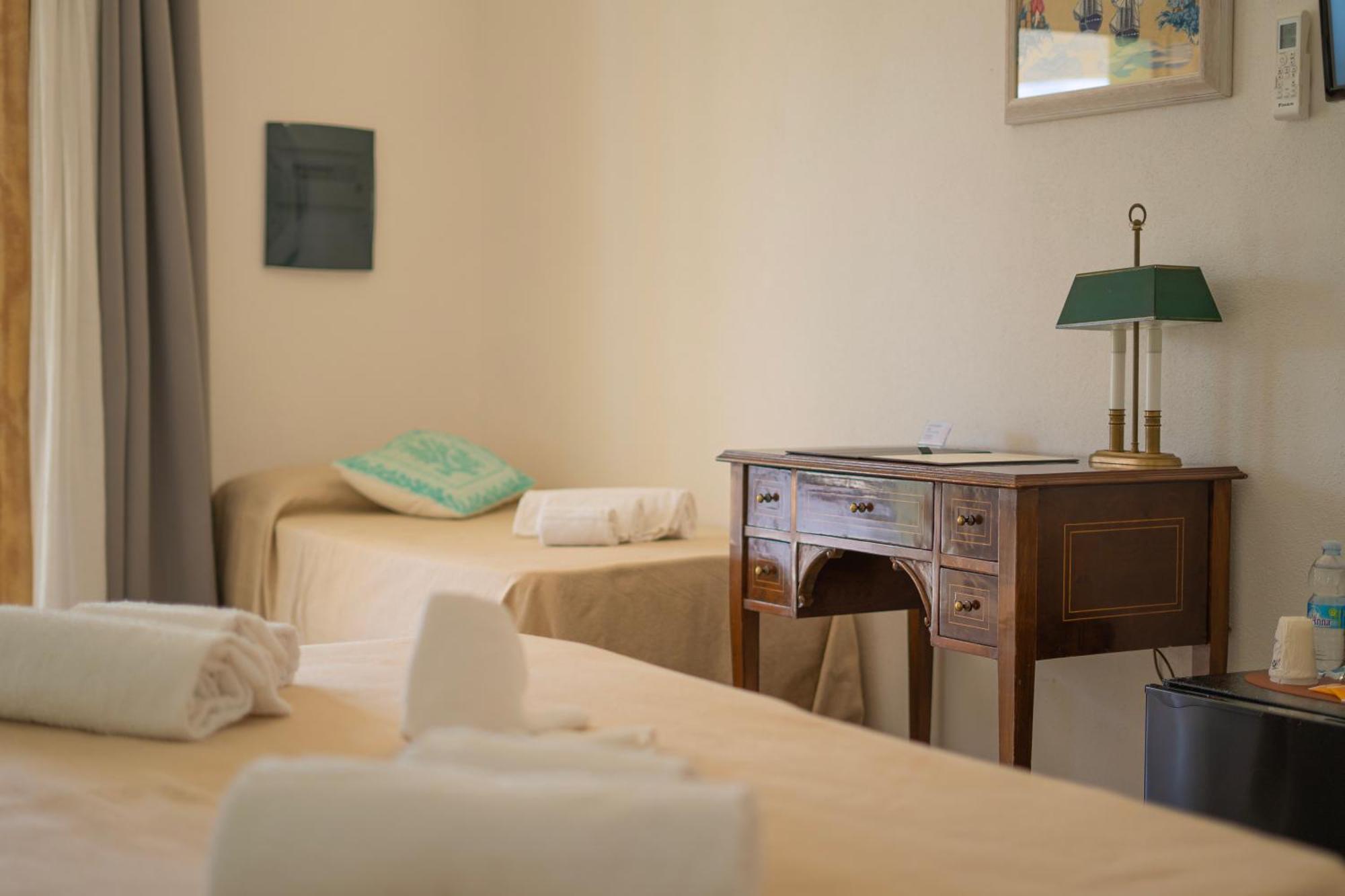 Hotel Essenza Di Mirto La Caletta Luaran gambar
