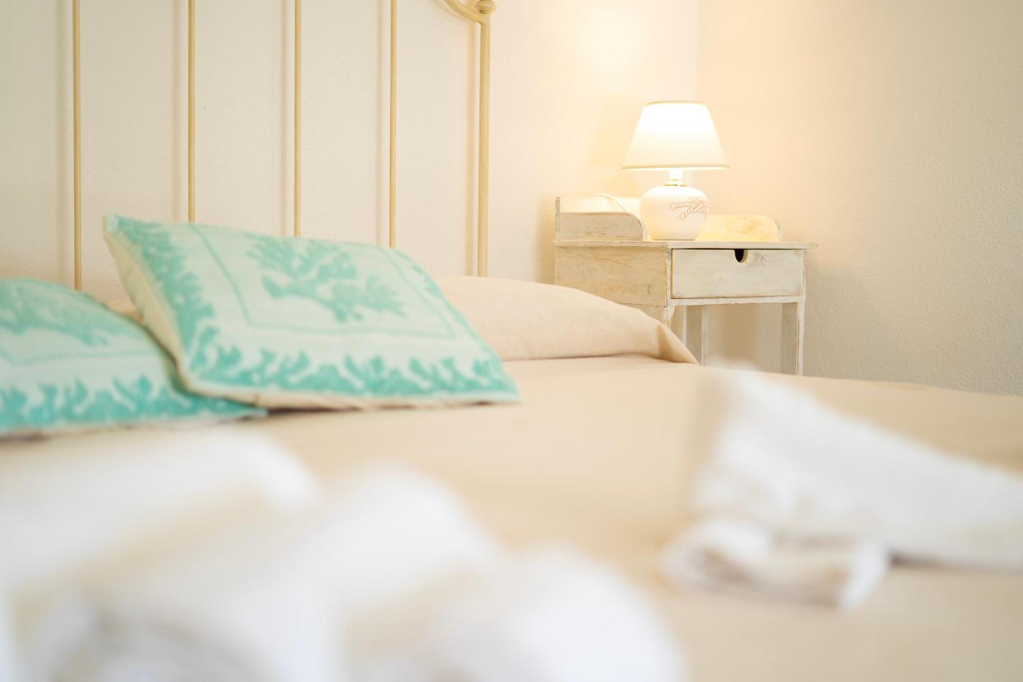 Hotel Essenza Di Mirto La Caletta Luaran gambar