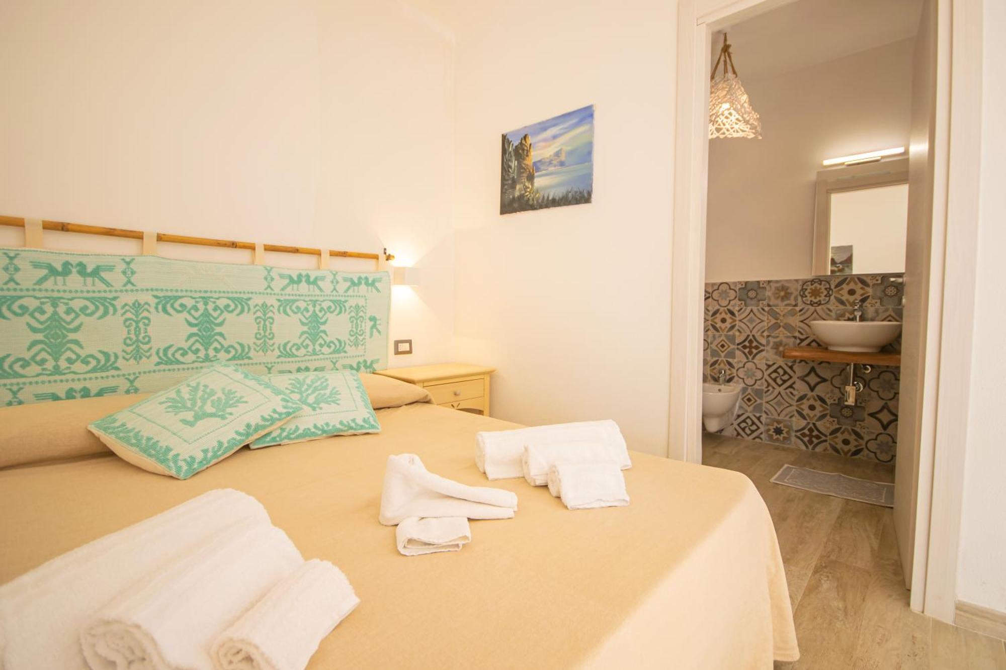 Hotel Essenza Di Mirto La Caletta Bilik gambar