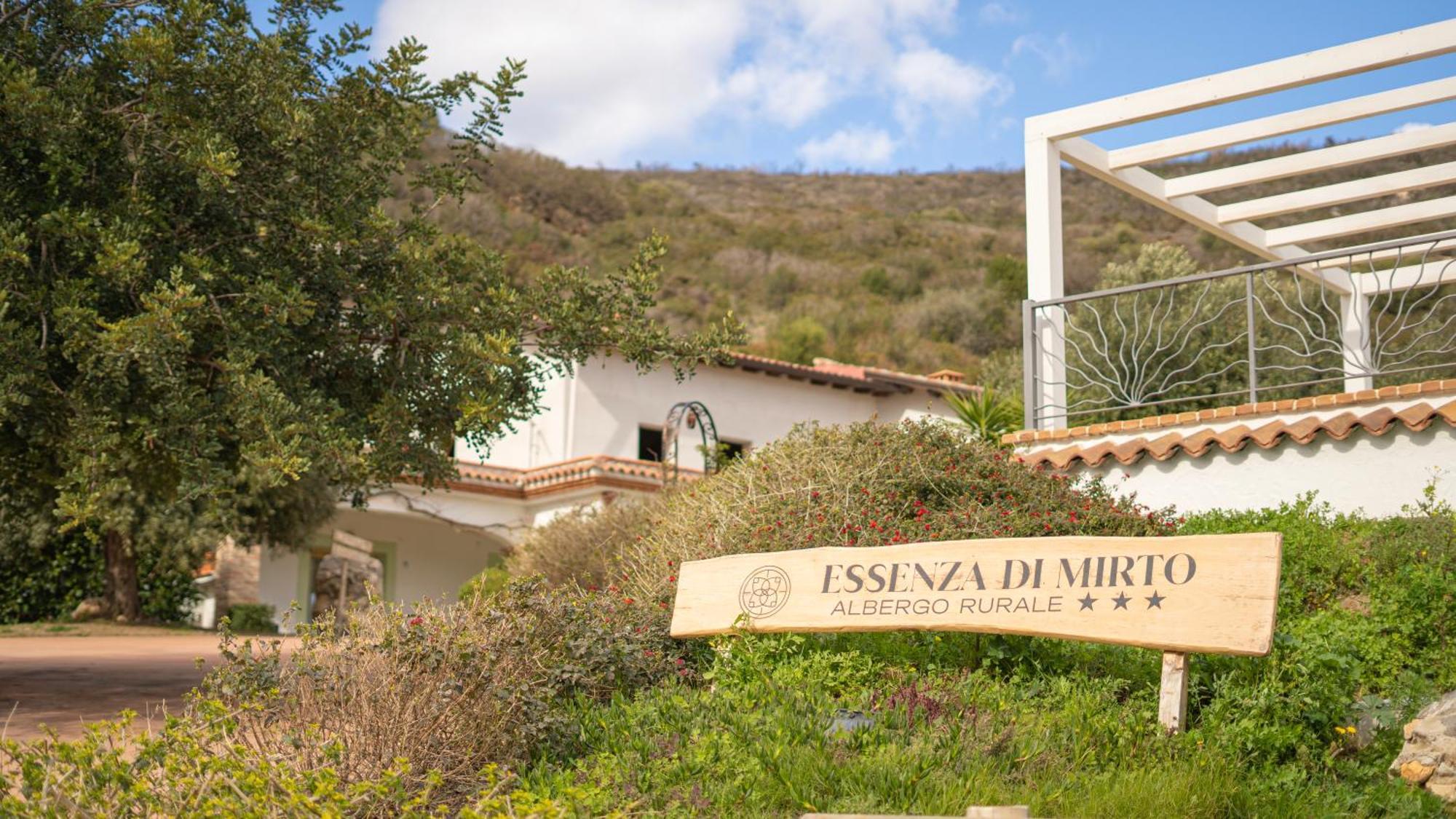 Hotel Essenza Di Mirto La Caletta Luaran gambar