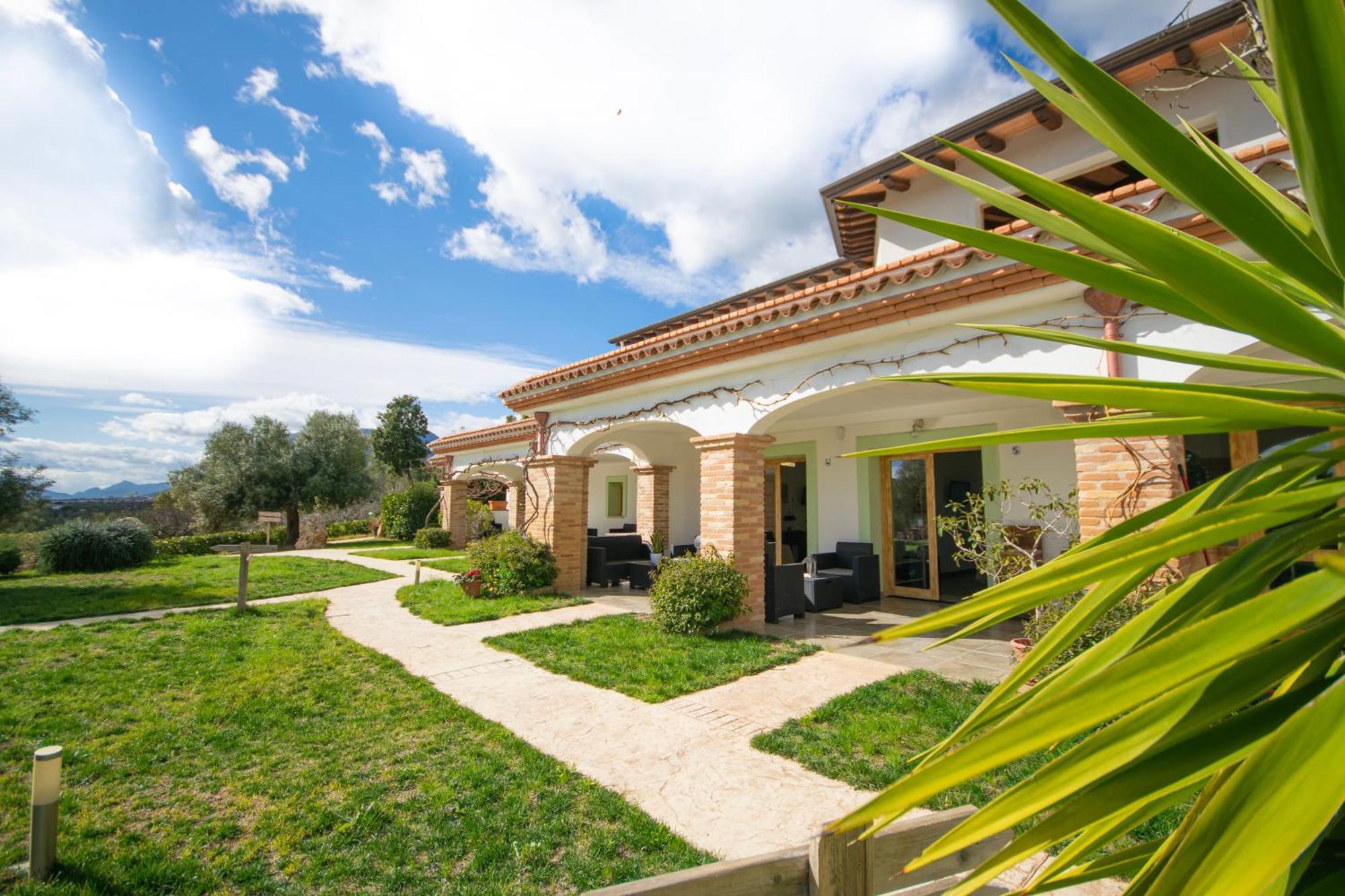 Hotel Essenza Di Mirto La Caletta Luaran gambar