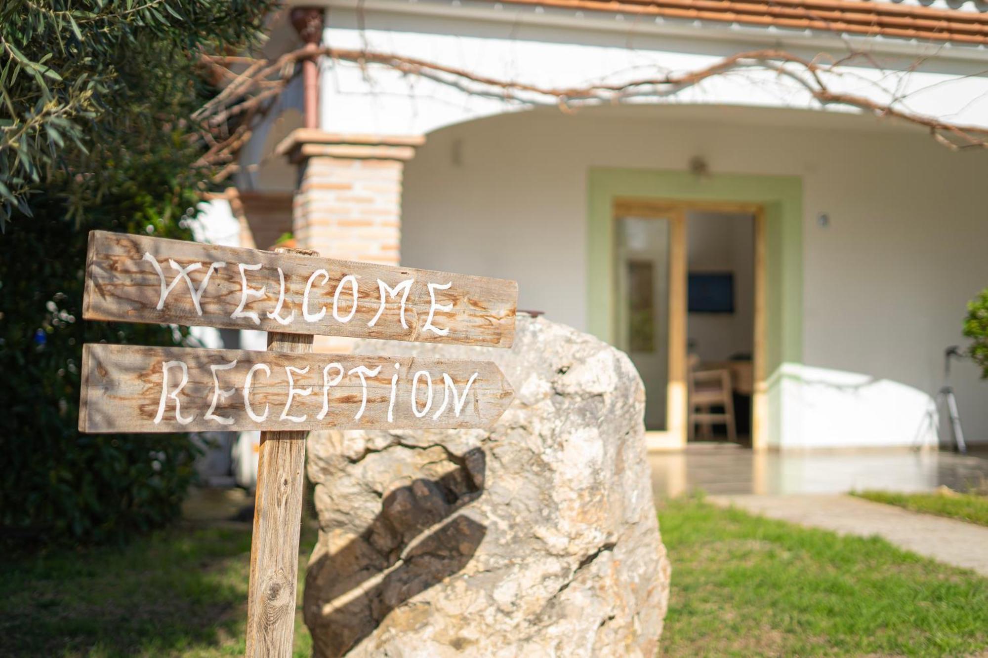 Hotel Essenza Di Mirto La Caletta Luaran gambar