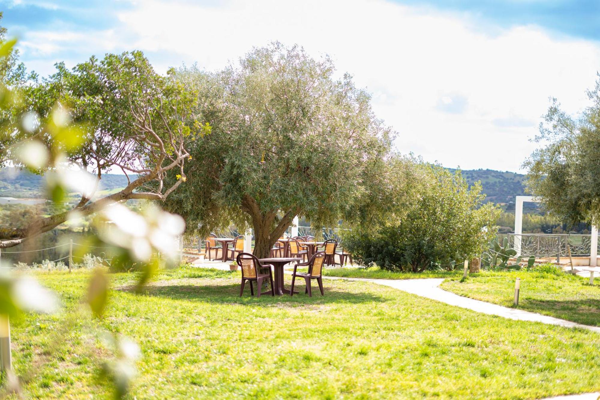 Hotel Essenza Di Mirto La Caletta Luaran gambar
